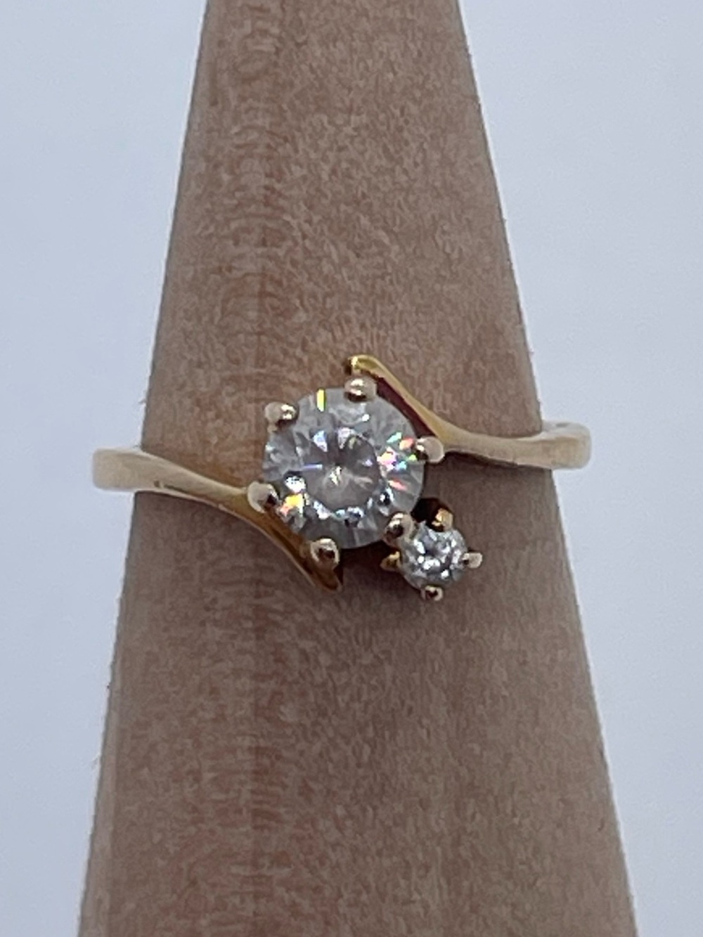 Vintage 14K Yellow Gold Bypass Ring 1.99g Size 2.75 Two-Stone Glass Accents Tiny